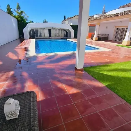 Bel Air 5br, Private Pool, Parking And