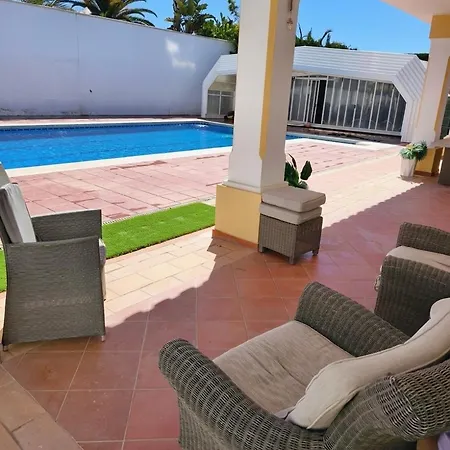 Bel Air 5br, Private Pool, Parking And Βίλα Εστεπόνα