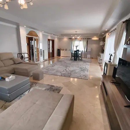Bel Air 5br, Private Pool, Parking And Βίλα Εστεπόνα