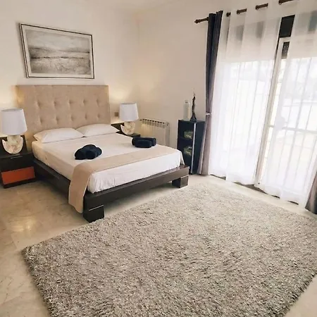 Bel Air 5br, Private Pool, Parking And