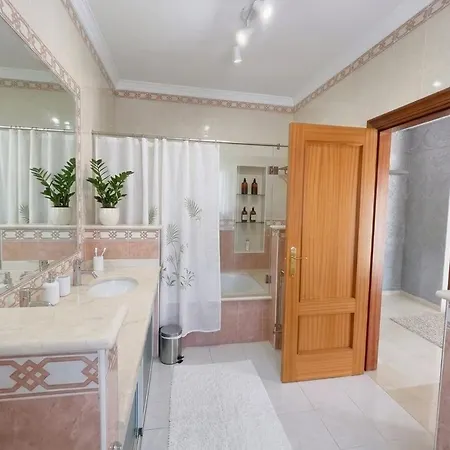 Bel Air 5br, Private Pool, Parking And