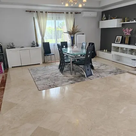 Bel Air 5br, Private Pool, Parking And Εστεπόνα